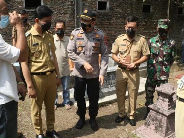 Desecration of Christian graves by Indonesian schoolchildren raises fears of radicalisation 1 54b19d7