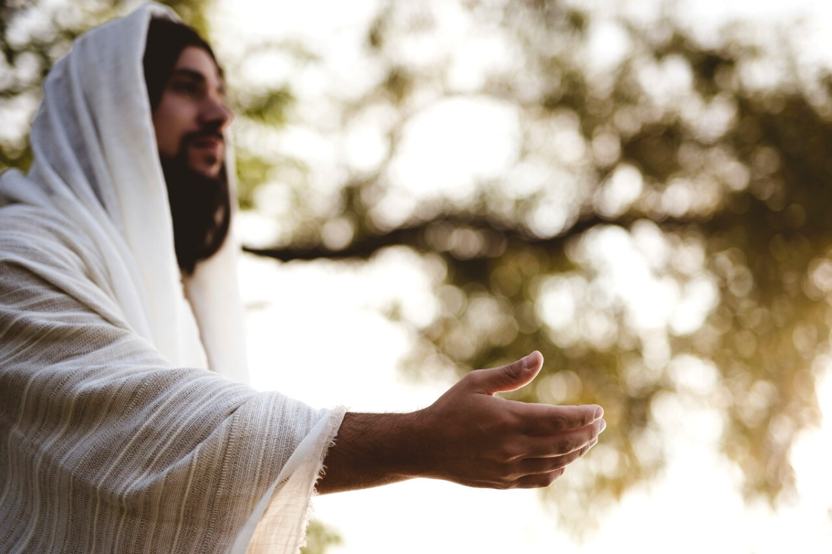 Молюсь и верю. Иисус с протянутой рукой. Христос протягивает руку. Иисус протягивает руку. Иисус Христос фото.